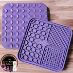 Silicone suction lick mat for dogs and cats, non-slip, easy to clean, promotes calm behaviour and slower eating, perfect for spreads and treats.